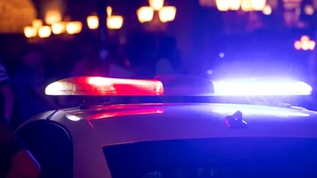 Anchetă, după apariţia unor imagini cu un tânăr agresat într-o ambulanță. Un paramedic și mai mulți polițiști sunt vizați de verificări (VIDEO)
