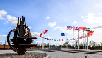 Bloomberg: NATO ar putea unifica scutul antirachetă pentru a contracara amenințarea Rusiei